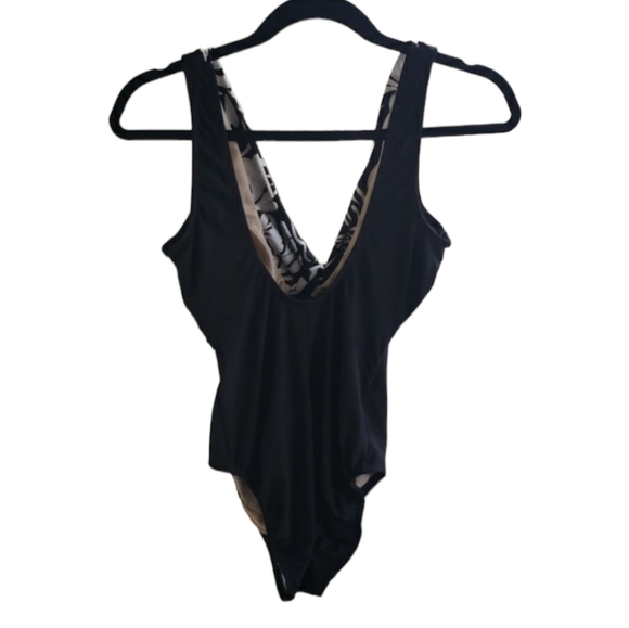 Vintage Inches Away Contrast Print One Piece Swimsuit - Picture 10 of 16